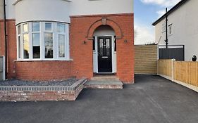 Luxury 5 Bed Home Near Royal Shrewsbury Hospital
